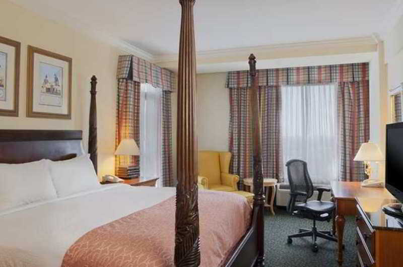 Hotel Doubletree By Hilton Historic Savannah Chambre photo